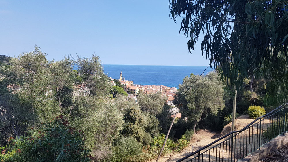 Blick vom Campingplatz auf Menton