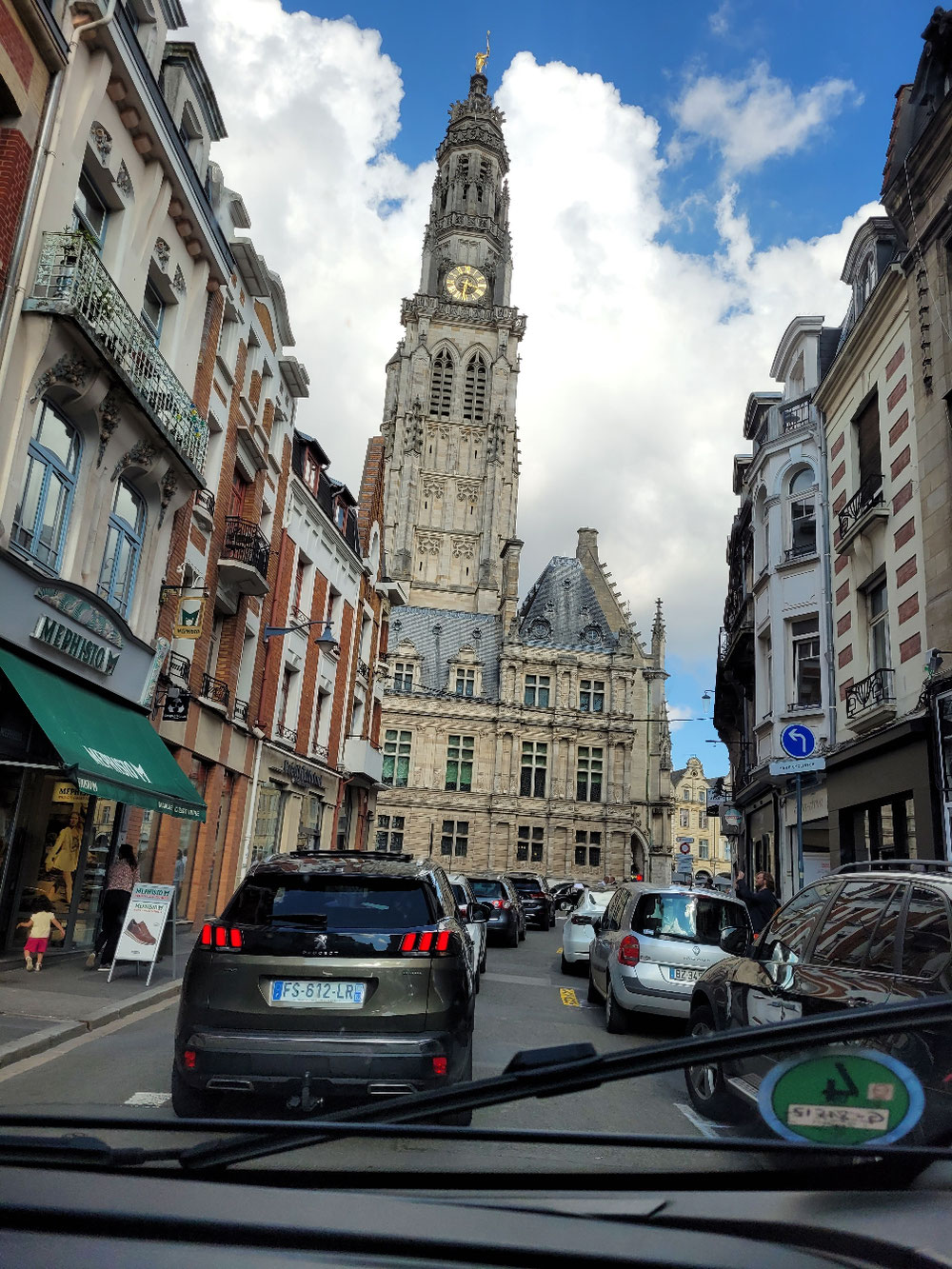 Auf der Suche nach einem Parkplatz in Arras