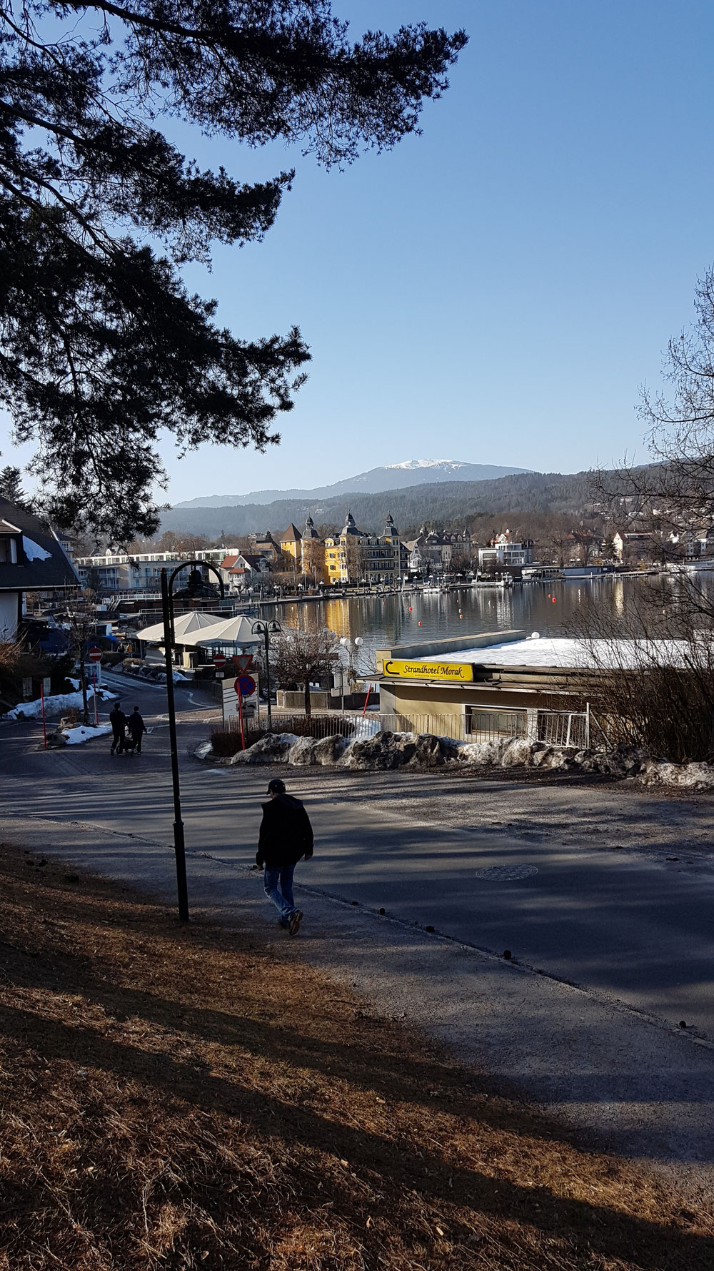 Zu Fuß zum Schloßhotel