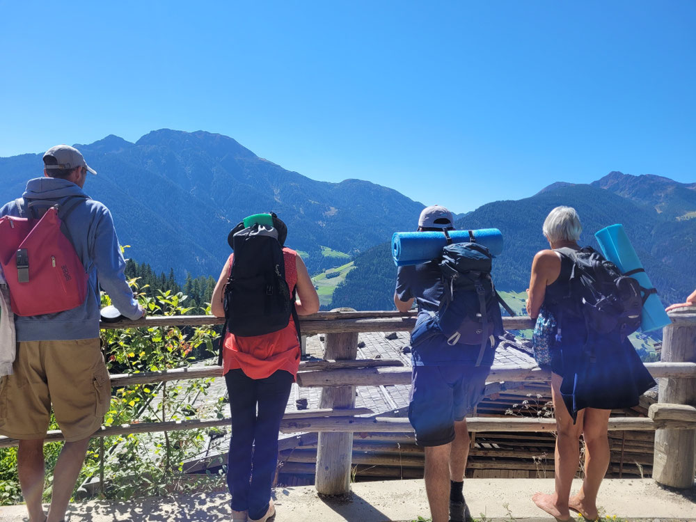 Zwischendurch immer wieder Erklärungen zur Umgebung: