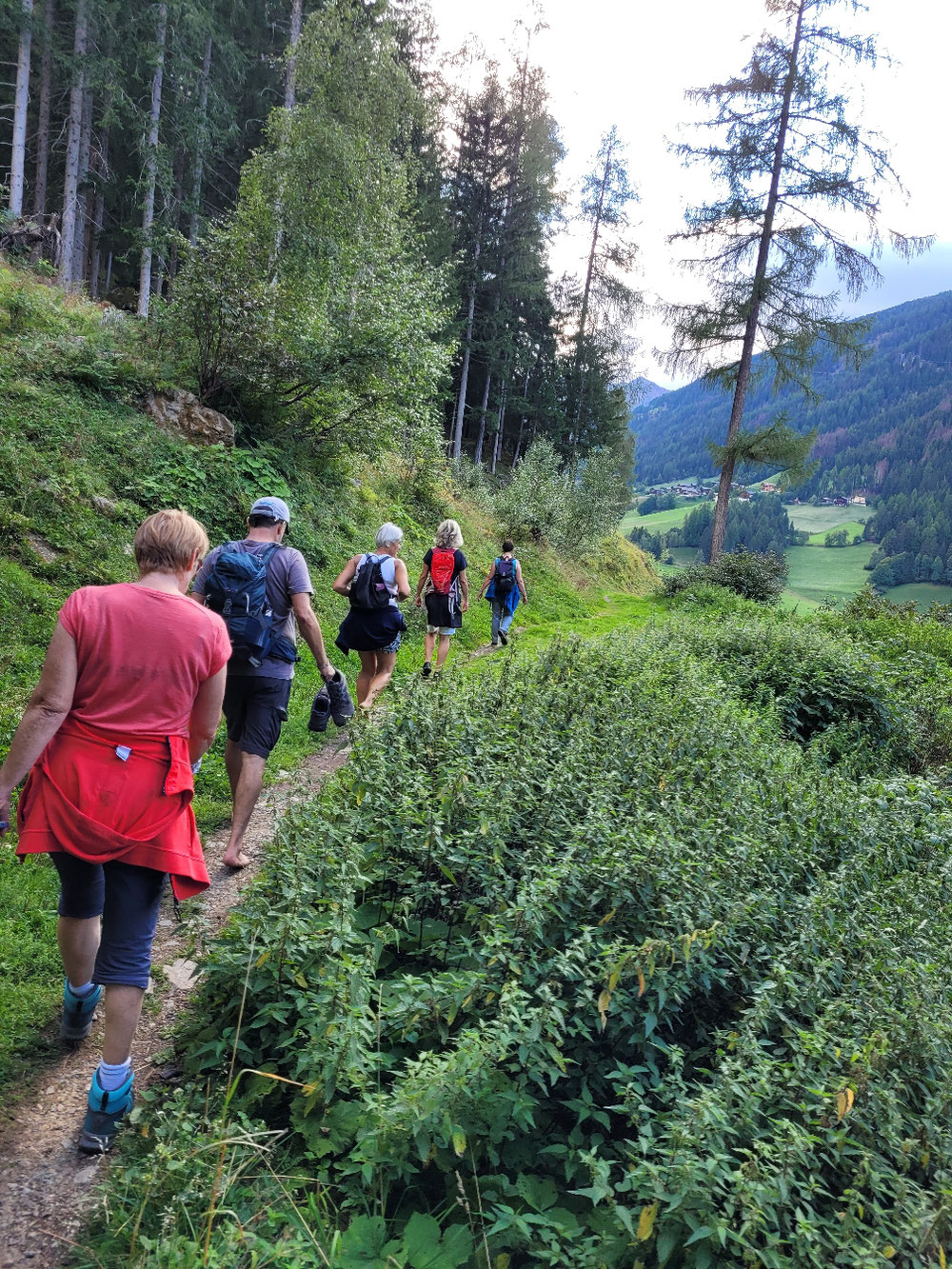 und den restlichen Weg Barfuß bis nach Hause